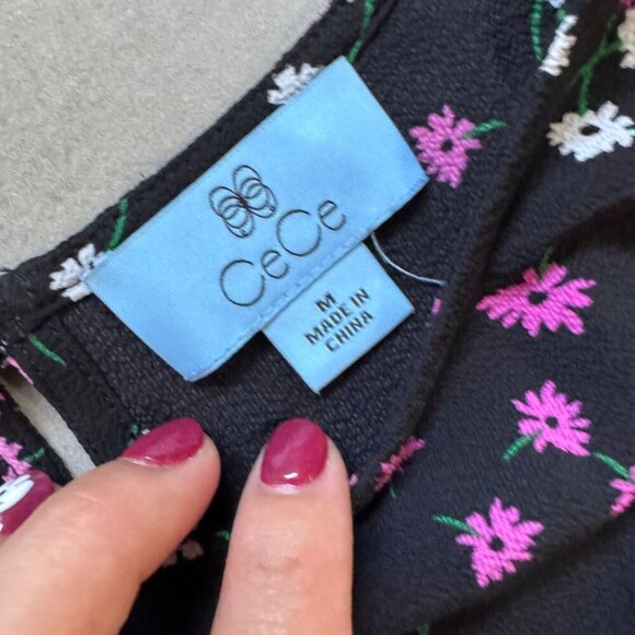 CeCe by Cynthia Steffe Black Floral Flutter Sleeve Blouse Women’s Size M - Picture 2 of 4